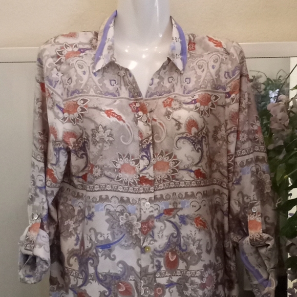 Chico's Venetian Murals Roll Tab Sleeved Blouse - Picture 2 of 14